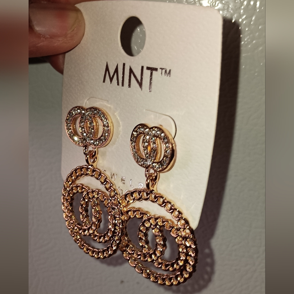 Goldtone Round Textured Open Circle Post Earring. NWT - Picture 3 of 3